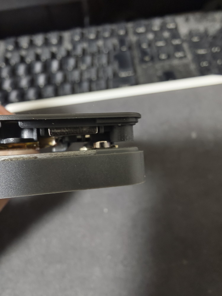M5Stackの閉まらない蓋
